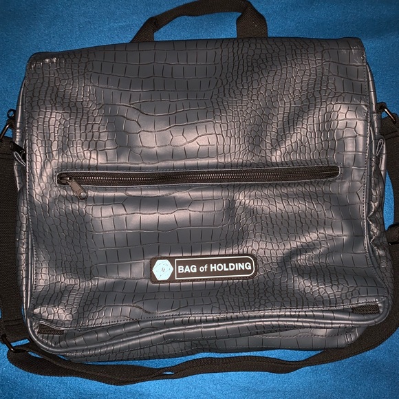 thinkgeek messenger bag of holding